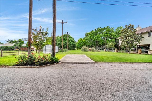 124 Riverbend Lane, Kingsland, TX 78639