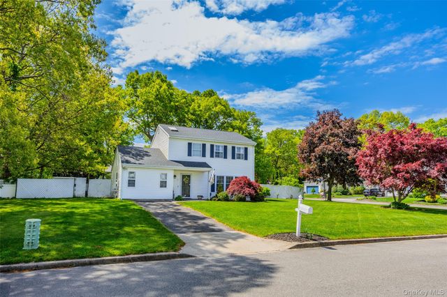 2 Blair Court, Coram, NY 11727