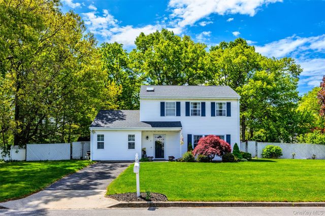 2 Blair Court, Coram, NY 11727