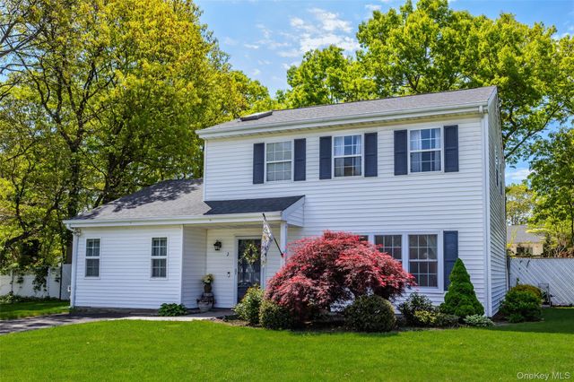 2 Blair Court, Coram, NY 11727
