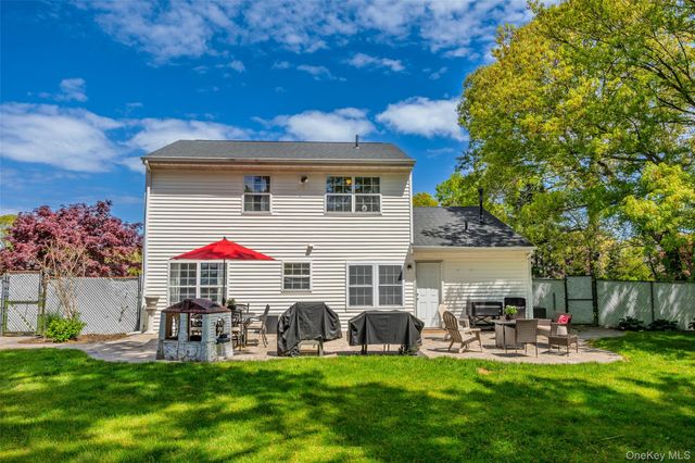 2 Blair Court, Coram, NY 11727