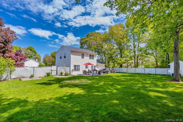 2 Blair Court, Coram, NY 11727