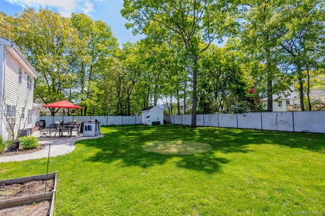 2 Blair Court, Coram, NY 11727