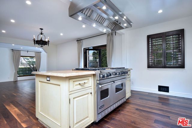 6111 San Vicente Boulevard, Los Angeles, CA 90048