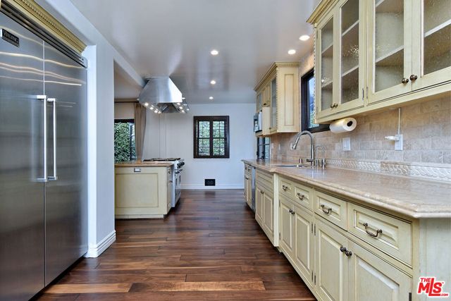 6111 San Vicente Boulevard, Los Angeles, CA 90048