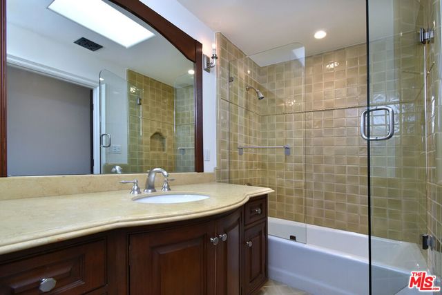 6111 San Vicente Boulevard, Los Angeles, CA 90048