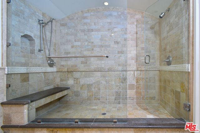 6111 San Vicente Boulevard, Los Angeles, CA 90048