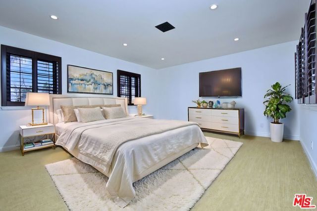 6111 San Vicente Boulevard, Los Angeles, CA 90048