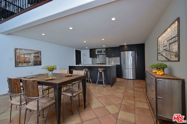 6111 San Vicente Boulevard, Los Angeles, CA 90048