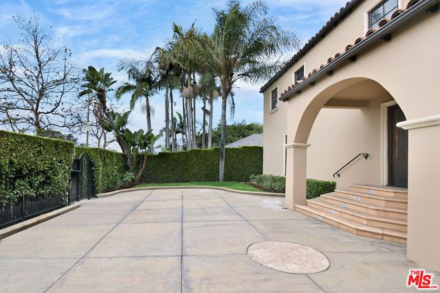 6111 San Vicente Boulevard, Los Angeles, CA 90048