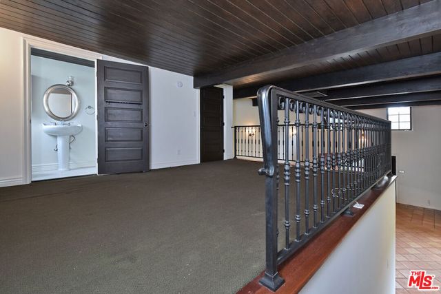 6111 San Vicente Boulevard, Los Angeles, CA 90048