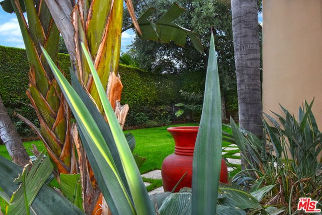 6111 San Vicente Boulevard, Los Angeles, CA 90048