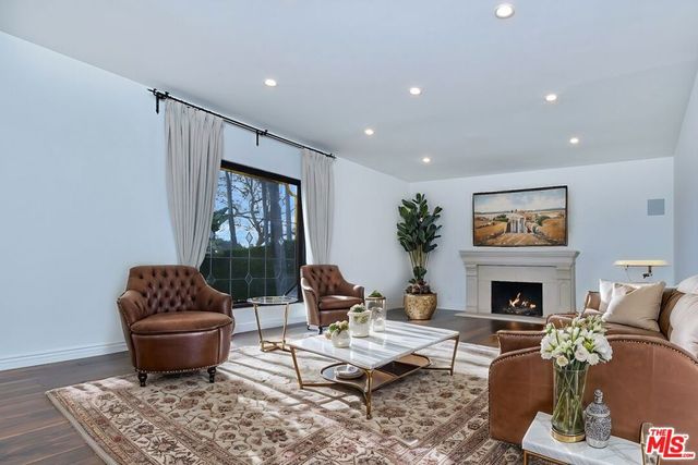 6111 San Vicente Boulevard, Los Angeles, CA 90048