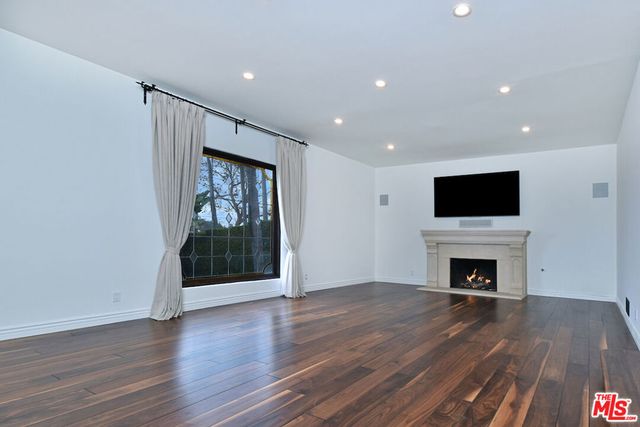 6111 San Vicente Boulevard, Los Angeles, CA 90048