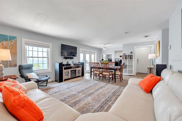 5260 COQUINA KEY DRIVE SE C, St Petersburg, FL 33705