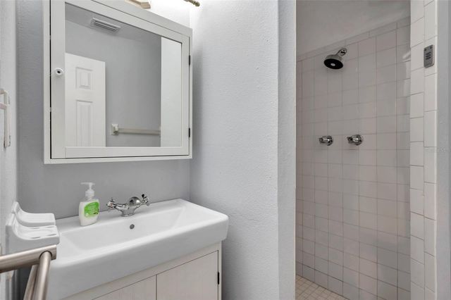 5260 COQUINA KEY DRIVE SE C, St Petersburg, FL 33705