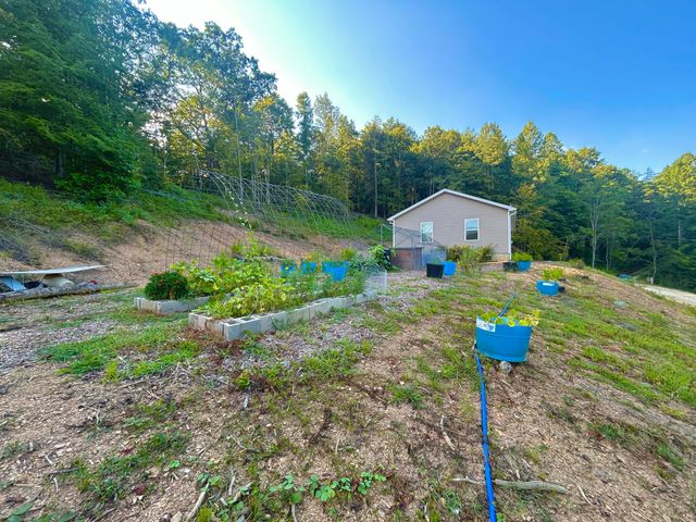 260 Bethesda Mission Road, Campton, KY 41301