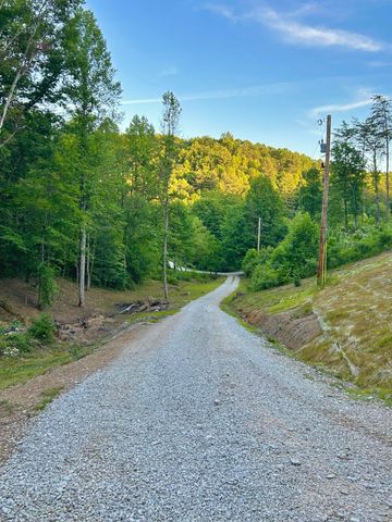 260 Bethesda Mission Road, Campton, KY 41301