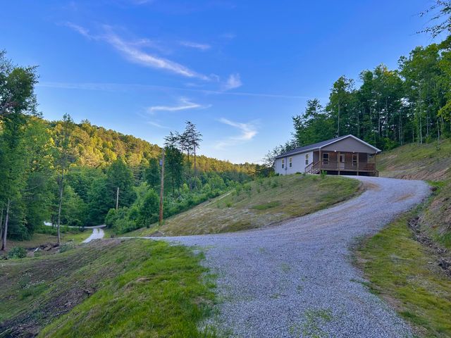 260 Bethesda Mission Road, Campton, KY 41301