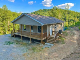 260 Bethesda Mission Road, Campton, KY 41301