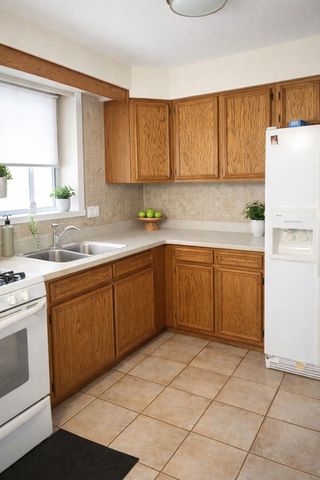 13212 W Playfield Drive, Crestwood, IL 60418