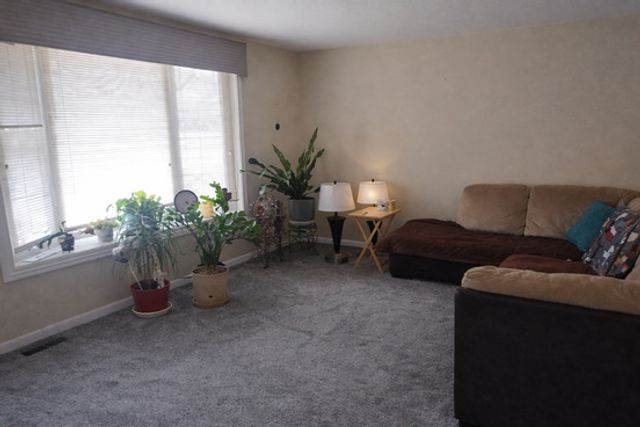 13212 W Playfield Drive, Crestwood, IL 60418