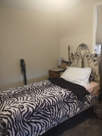 13212 W Playfield Drive, Crestwood, IL 60418