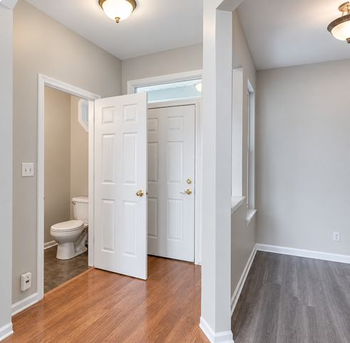 1 S Oakhurst Drive, Aurora, IL 60504