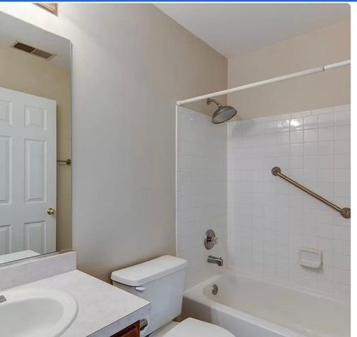 1 S Oakhurst Drive, Aurora, IL 60504