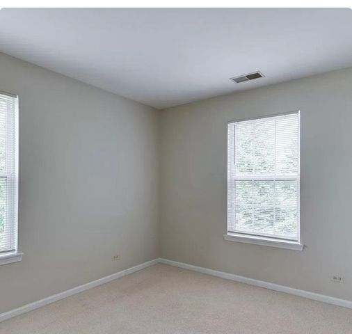 1 S Oakhurst Drive, Aurora, IL 60504