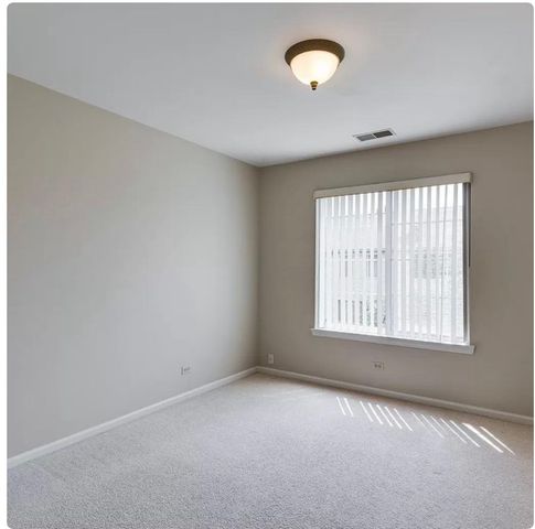 1 S Oakhurst Drive, Aurora, IL 60504