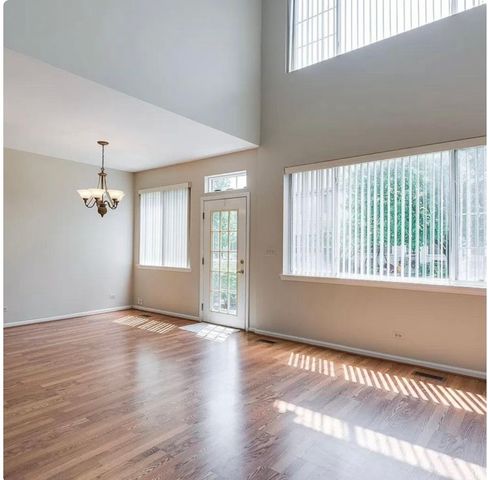 1 S Oakhurst Drive, Aurora, IL 60504