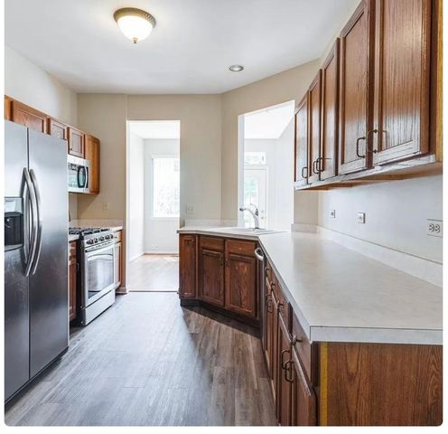 1 S Oakhurst Drive, Aurora, IL 60504