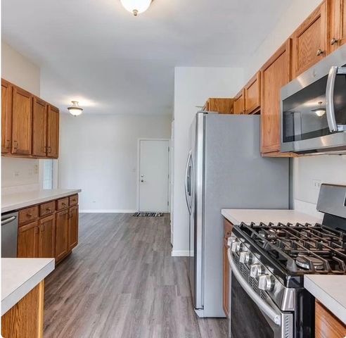 1 S Oakhurst Drive, Aurora, IL 60504