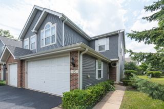 1 S Oakhurst Drive, Aurora, IL 60504