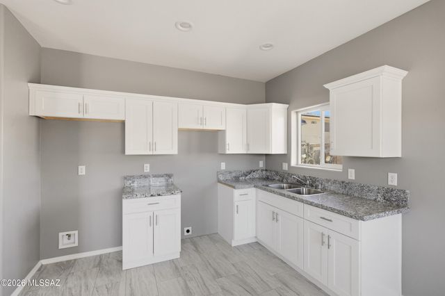 380 E Corona Road, Tucson, AZ 85756