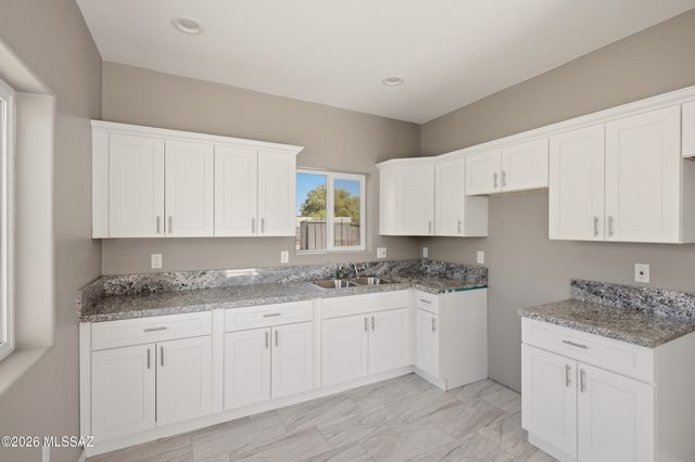 380 E Corona Road, Tucson, AZ 85756