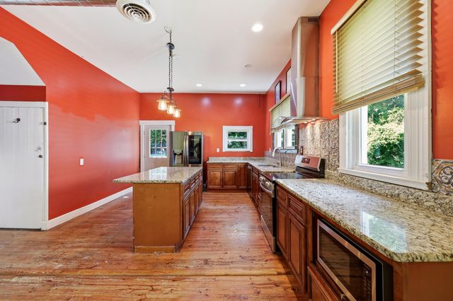 136 E Broadway Avenue, Richmond, KY 40475