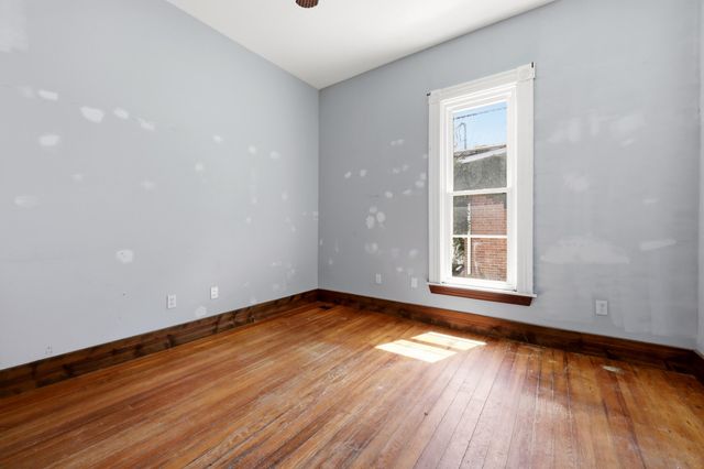 136 E Broadway Avenue, Richmond, KY 40475