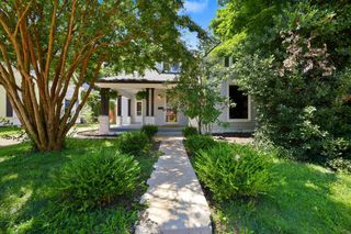 136 E Broadway Avenue, Richmond, KY 40475