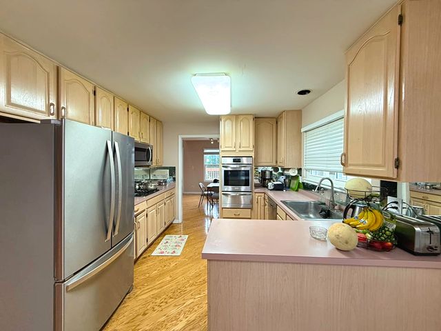 991 SWEETFLOWER Drive, Hoffman Estates, IL 60169