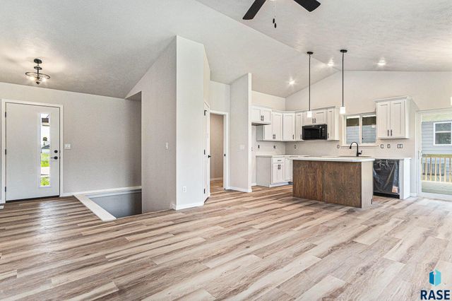 1117 Cyber Ct Court, Madison, SD 57042