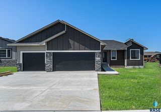 1117 Cyber Ct Court, Madison, SD 57042