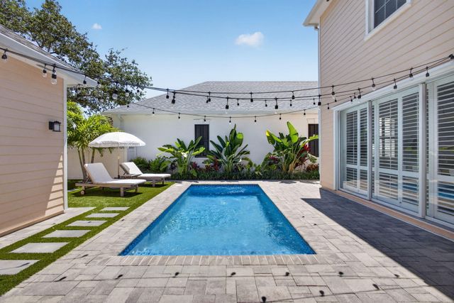 111 Honeysuckle Drive, Jupiter, FL 33458
