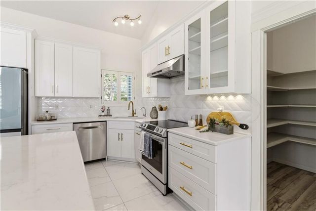 14322 Reeder Street, Overland Park, KS 66221