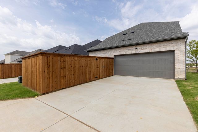 15668 Gladeside Avenue, Frisco, TX 75033