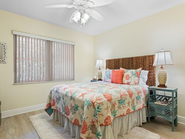 800 Coquina Lane 205, Vero Beach, FL 32963