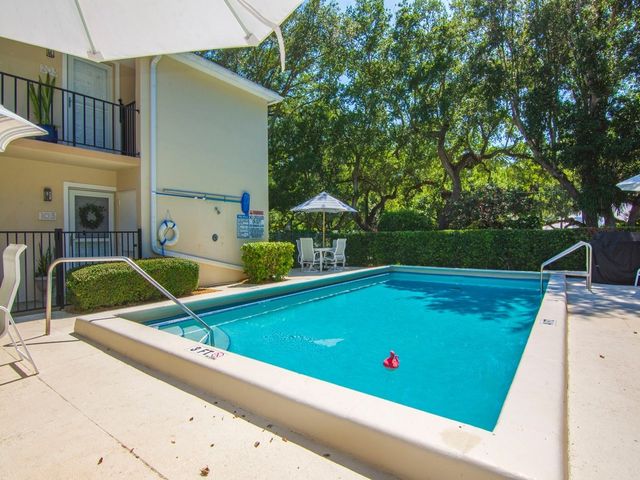800 Coquina Lane 205, Vero Beach, FL 32963