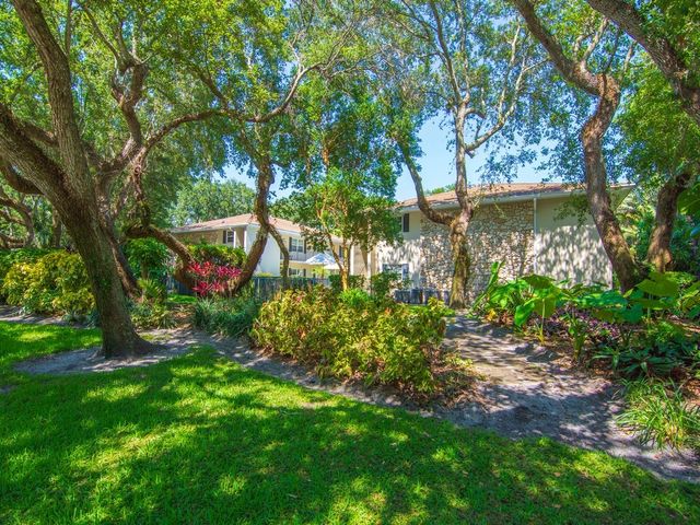800 Coquina Lane 205, Vero Beach, FL 32963