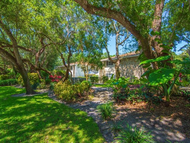 800 Coquina Lane 205, Vero Beach, FL 32963